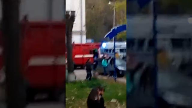 Что-то в подъезде случилось смотреть онлайн