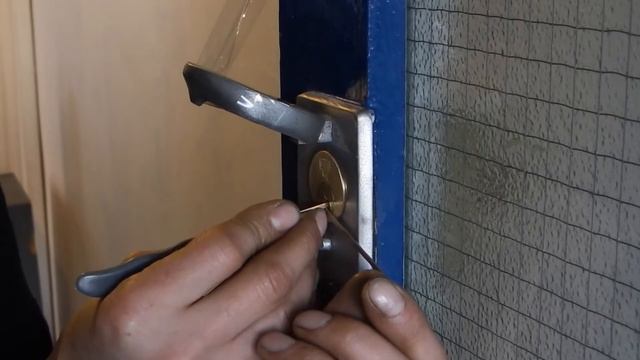 Picking My Internal Door Lock, E*S MP5 Door lock used on many council houses. смотреть онлайн