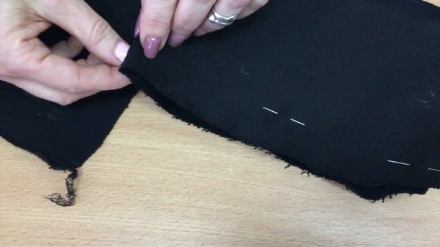 Интересный способ обработки трикотажа. Притачивание резинки в худи. Бесплатный урок. Шьем сами смотреть онлайн