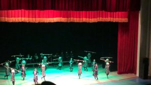 Грузины поют и танцуют