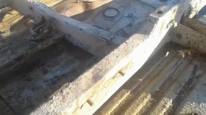 Отсоединяю раму от кузова ЛУАЗ