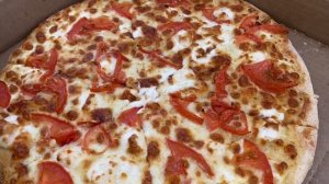 Обзор пиццы "Доминос". Пеперони и сыр фета с томатами