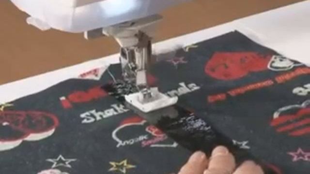 Лапка для швейной машины Brother F066N роликовая XF1723 001 смотреть онлайн