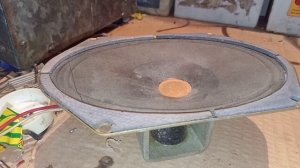 Издательство над СССР динамиком-Тест на басс.