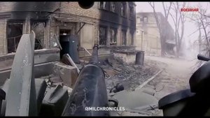 Мариуполь. Бой. БТР во дворах Пашковского, 18, 20, 22 стреляет по д. 25 и дет.саду №67