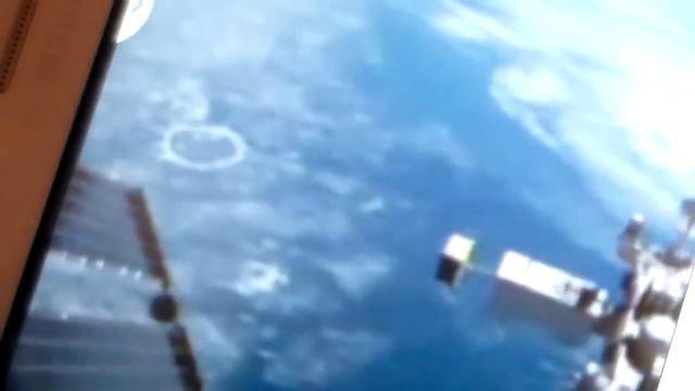 Последние новости:Странное дело кольцеобразное облако (нло?),вэбкам МКС смотреть онлайн