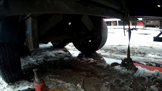 Полурессора на полуприцепе сломалась. Меняем. смотреть онлайн