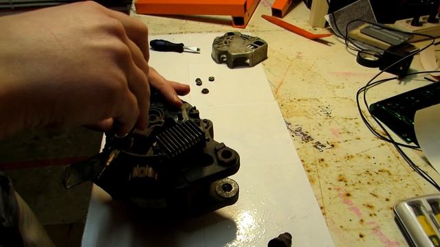 Как заменить щетки генератора Тойота Ярис смотреть онлайн