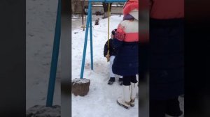 Солнышко на качелях! Страшно