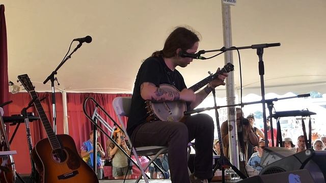 Billy Strings "Frosty Morn" смотреть онлайн