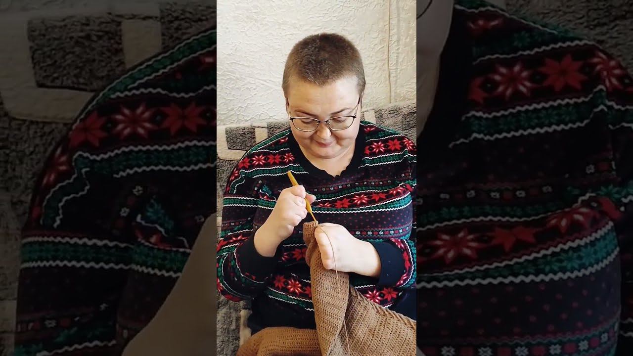 Вяжу свитер крючком #short смотреть онлайн