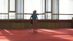 Саша и Маша Шляхтенко впервые выполняют 2 юношеский разряд по спортивной акробатике