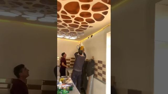 Работка с потолками.