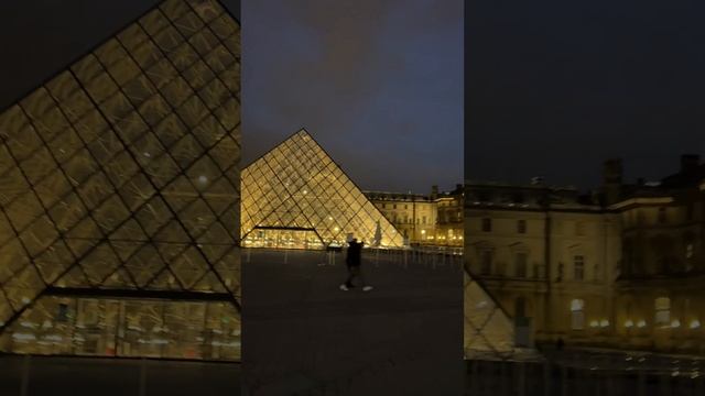 Конная статуя Людовика XIV. Лувр в Париже \ Equestrian statue of Louis XIV. The Louvre in Paris