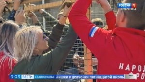 Волонтёры начали плести осенне-зимние маскировочные сети для бойцов СВО