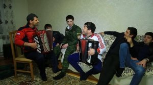 Ахмед Лабазанов и Шамиль Ханакаев на гармошке