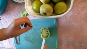 Запеченное мясо в горшочке с зелеными помидорами .Очень вкусный салат