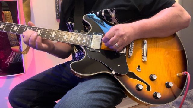 The Epiphone 335 killer, Sire H7 Larry Carlton смотреть онлайн