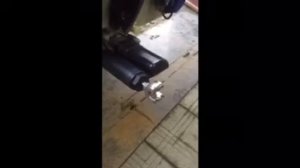 Откидывание лодочного мотора Suzuki df30ats при наезде на препятствие