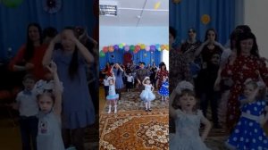 танец с мамами старшая группа