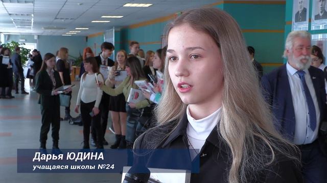 В Братске 100 лучших учащихся школ и учреждений дополнительного образования получили стипендию мэра