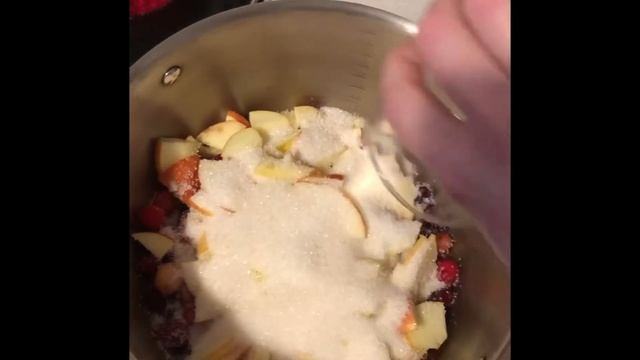 Компот из клюквы и яблок