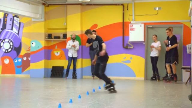 Первый в России батл по импровизационному слалому на роликах! смотреть онлайн