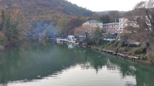 Вечер на реке Вулан в Архипо-Осиповке: рыбаки сидят, рыба плещется