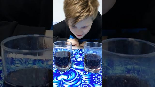 Эксперимент с кока-колой: из стеклянной или из пластмассовой бутылки??? смотреть онлайн