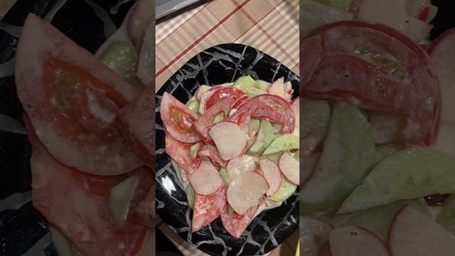 Рыбка и салатик! Вкусно и полезно #еда #едимдома #едимвкусно #лайф #блоггер #лайфстайл #ужиндома???.