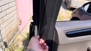 Замена молдинга двери , накладки двери Порше