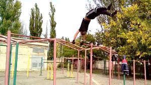 Вампир Серега учит делать большие обороты. Падение