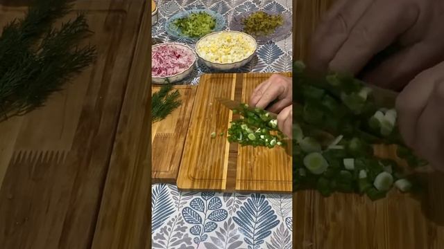 Салат “Весенний”. Редиска, огурец, яйцо. смотреть онлайн