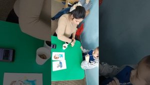 Занятие с ребенком с аутизмом.