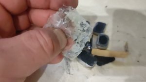 Ни когда не покупайте батарейки этого производителя, минусовая крона смотрите.