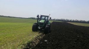 6 корпусной оборотный плуг #Unlu в паре с трактором DEUTZ-FAHR
