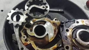 одна из причин слабого давления масла