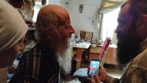 Геннадий и Наталья Стукаловы прощаются с Игнатием Лапкиным. Потеряевка. 22 июля 2023 года