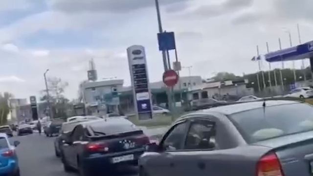 Очереди на заправках в Киевской области.