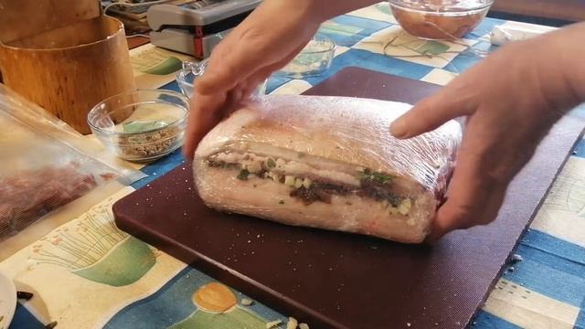 Рулет из сала с паприкой