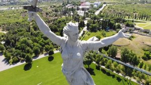 Мамаев курган с высоты птичьего полета. Волгоград.