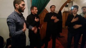 Азербайджан .  Я такое впервые вижу , молятся азербайджанцы , у них явно другая планета )))