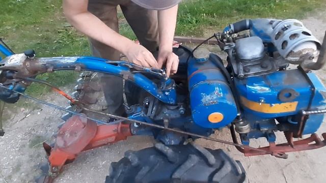 Мотоблок Мтз 05, переход с реверса на обычный ход. смотреть онлайн