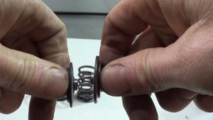 Одинарные и двойные пружины клапанов ЗМЗ 406.