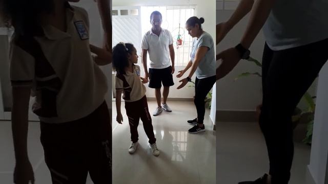 Rutina en flia 3c Ashley AHumada смотреть онлайн