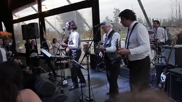 Eight Days a Week | Cruz & Santa Cruz смотреть онлайн