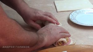СЛОЕНЫЙ РУЛЕТ С ВЕТЧИНОЙ И СЫРОМ
