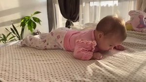 Держим головку в 2 месяца и неделю... #показываем #софия