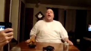 Мужчина классно имитирует плач ребенка:)