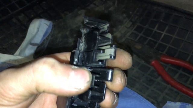 Как снять педаль газа дроссельной заслонки Фольксваген пассат б5 Volkswagen Passat B5 смотреть онлайн